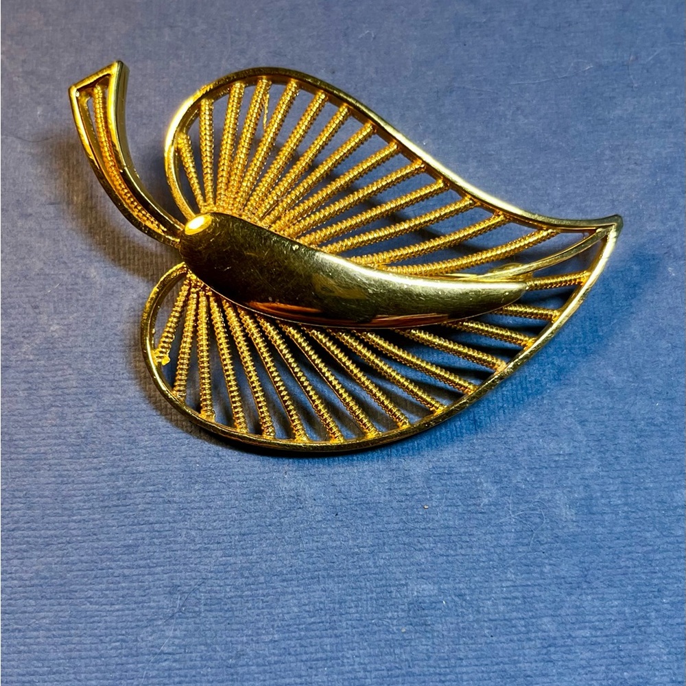 Vintage Gold tone Leaf‎ Brooch Pin Roget